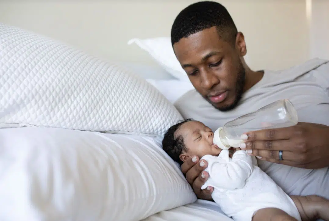Top 5 Myths about formula and breastfeeding that dads need to know