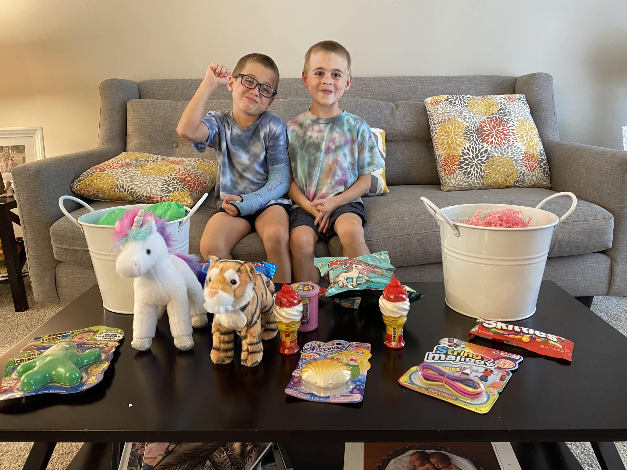 dale grant and kids with gift baskets